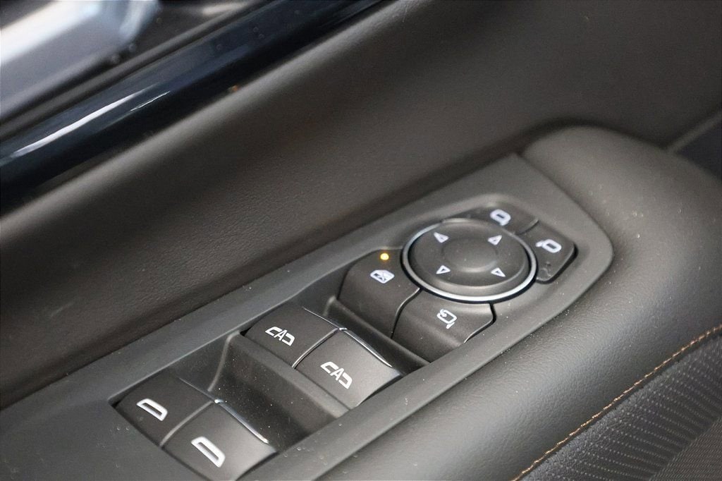 2026 Chevrolet Suburban High Country - Photo 17