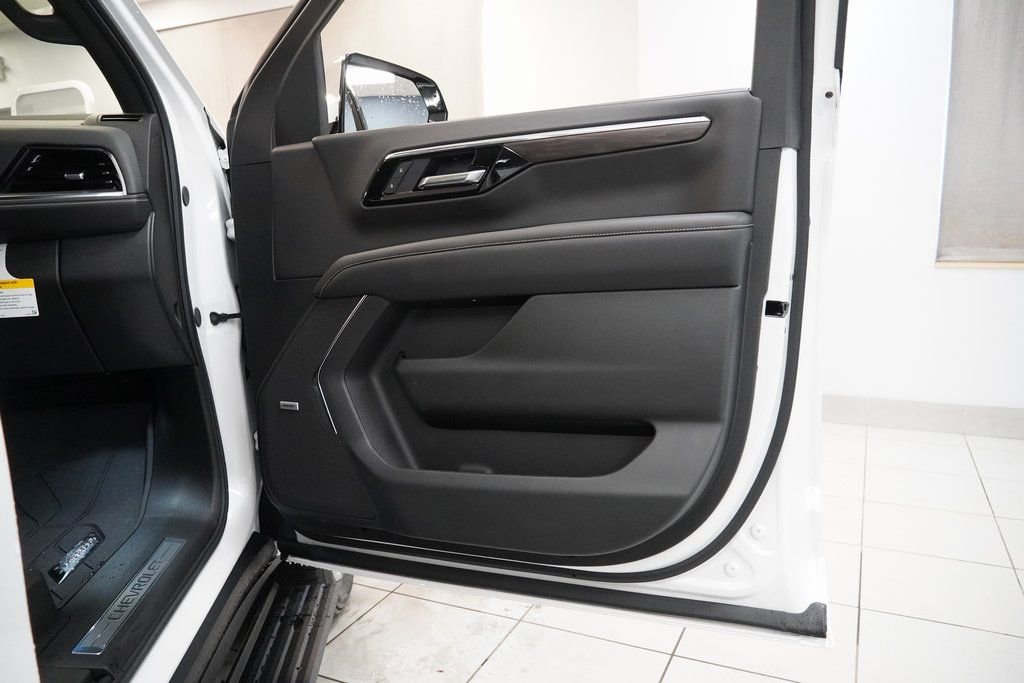 2025 Chevrolet Suburban Premier - Photo 29