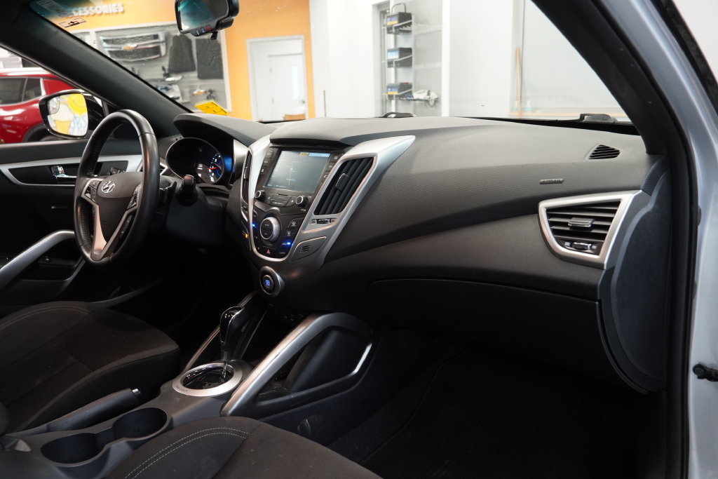 2017 Hyundai Veloster Value Edition - Photo 32