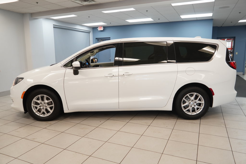 Used 2017 Chrysler Pacifica Touring with VIN 2C4RC1DG1HR592991 for sale in Strongsville, OH