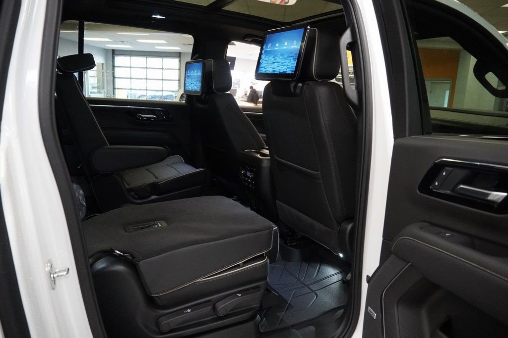 2025 Chevrolet Suburban Premier - Photo 25