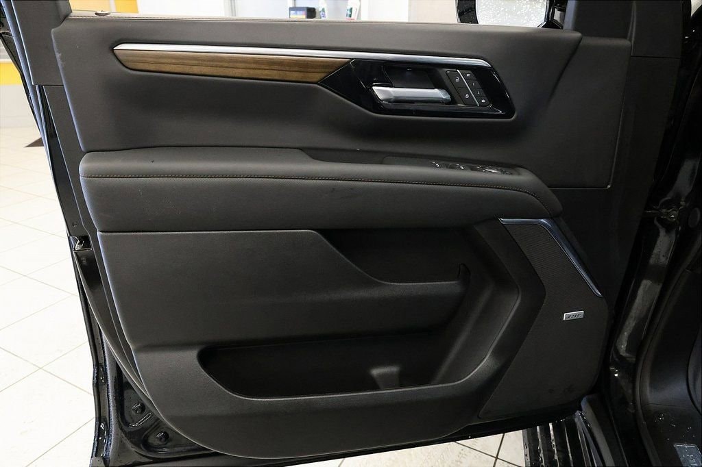 2026 Chevrolet Suburban High Country - Photo 16