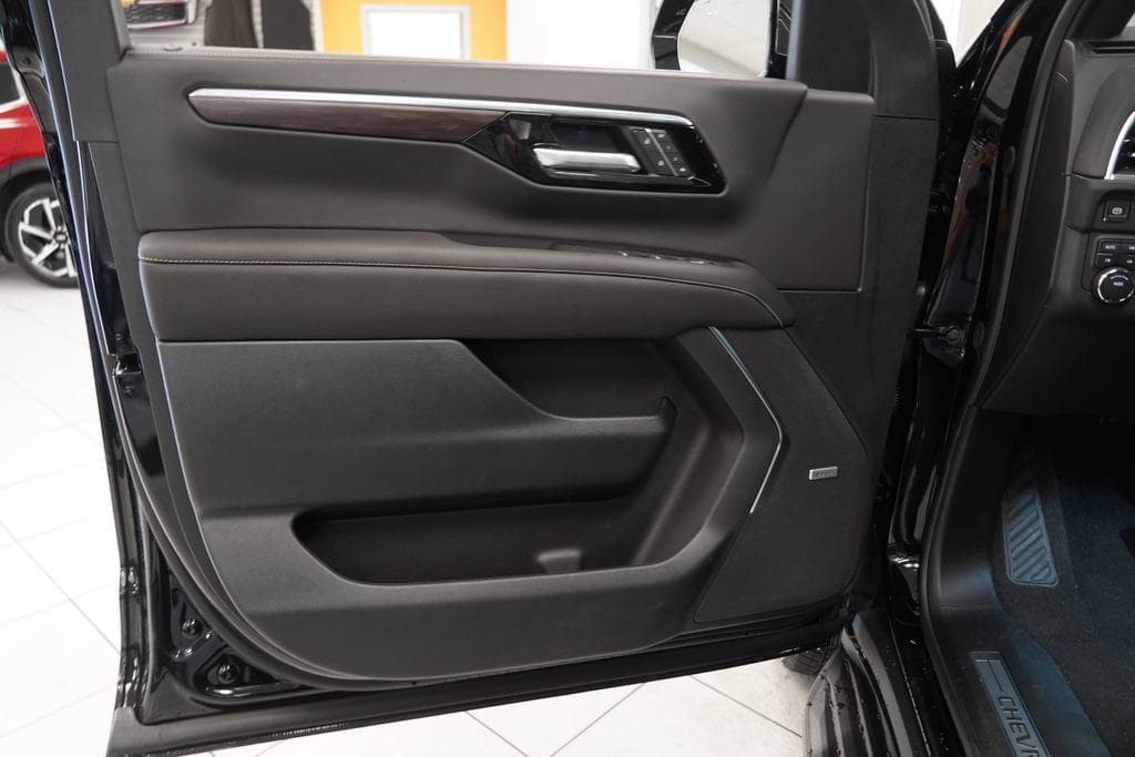 2026 Chevrolet Suburban Premier - Photo 19