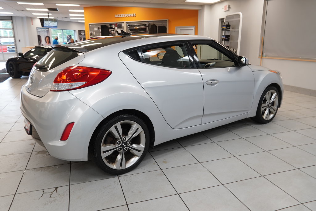 2017 Hyundai Veloster Value Edition - Photo 12