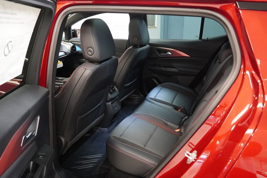 2025 Chevrolet Equinox EV RS - Photo 24