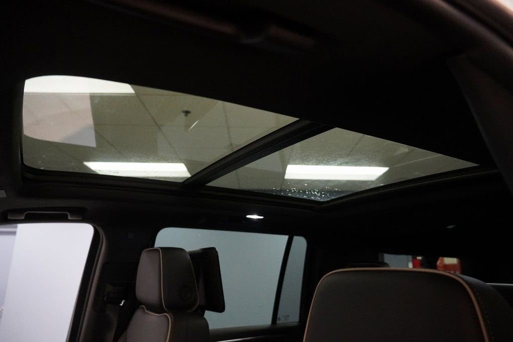 2025 Chevrolet Suburban Premier - Photo 6