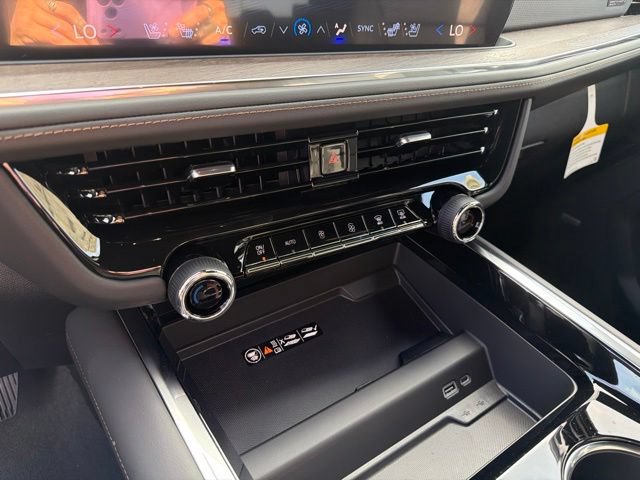 2026 Chevrolet Suburban High Country - Photo 18