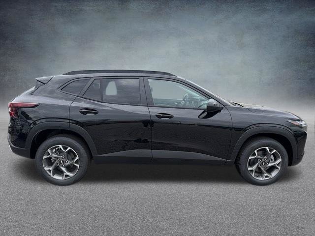 2026 Chevrolet Trax LT - Photo 8