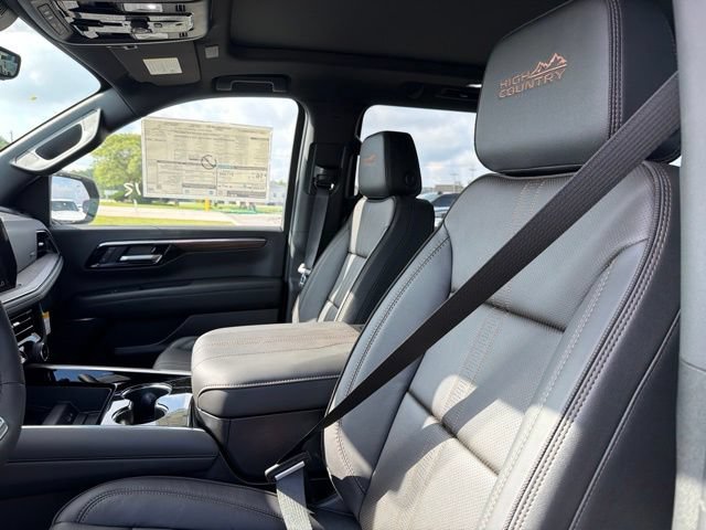 2026 Chevrolet Suburban High Country - Photo 13
