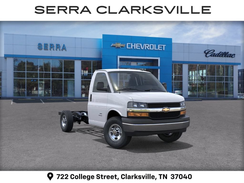 2025 Chevrolet Express Cutaway Base