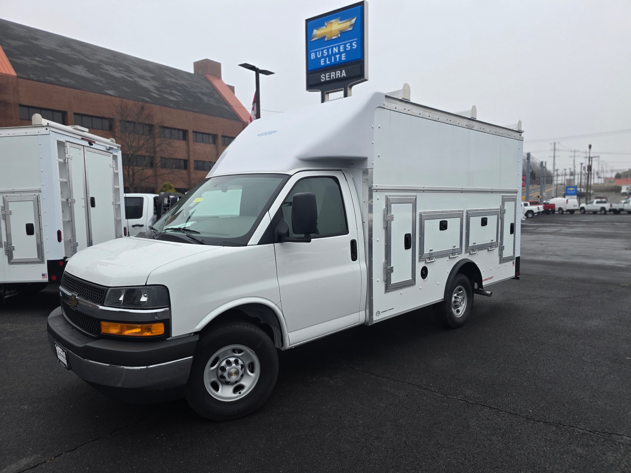 2025 Chevrolet Express Cutaway Base