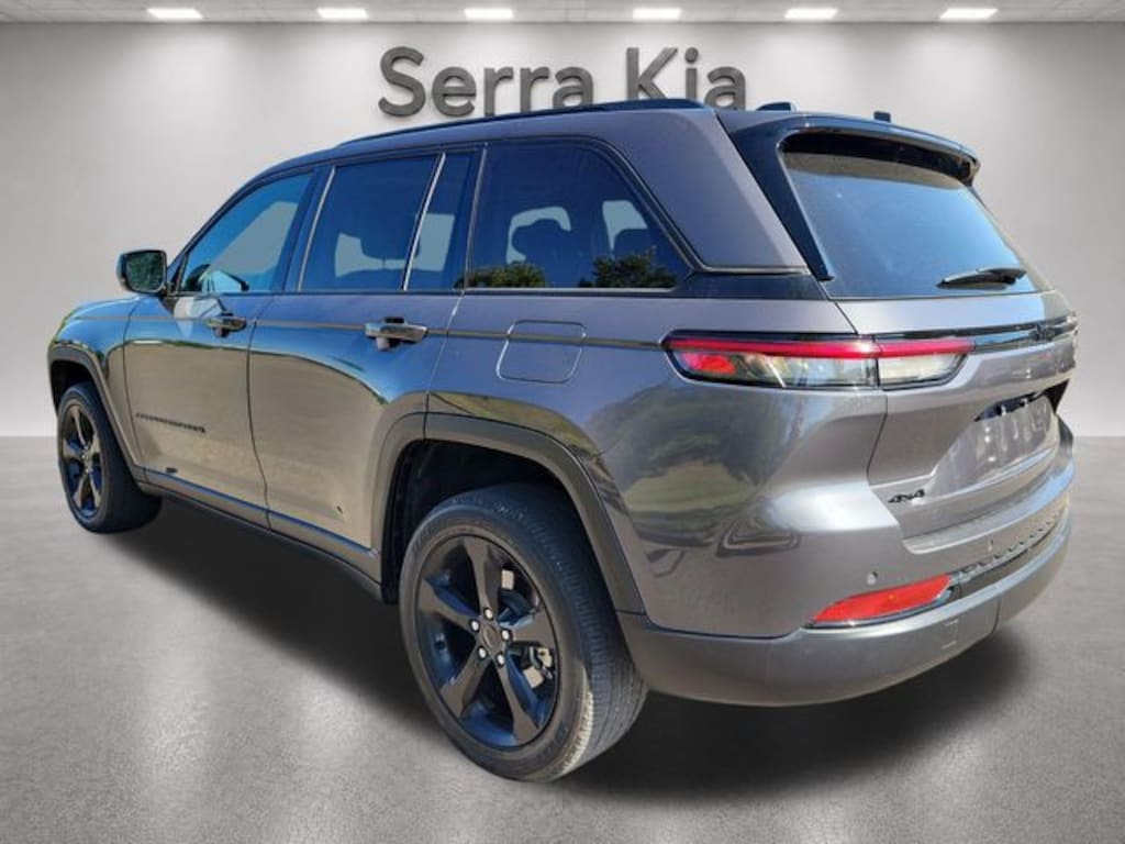 Used 2024 Jeep Grand Cherokee Laredo SUV