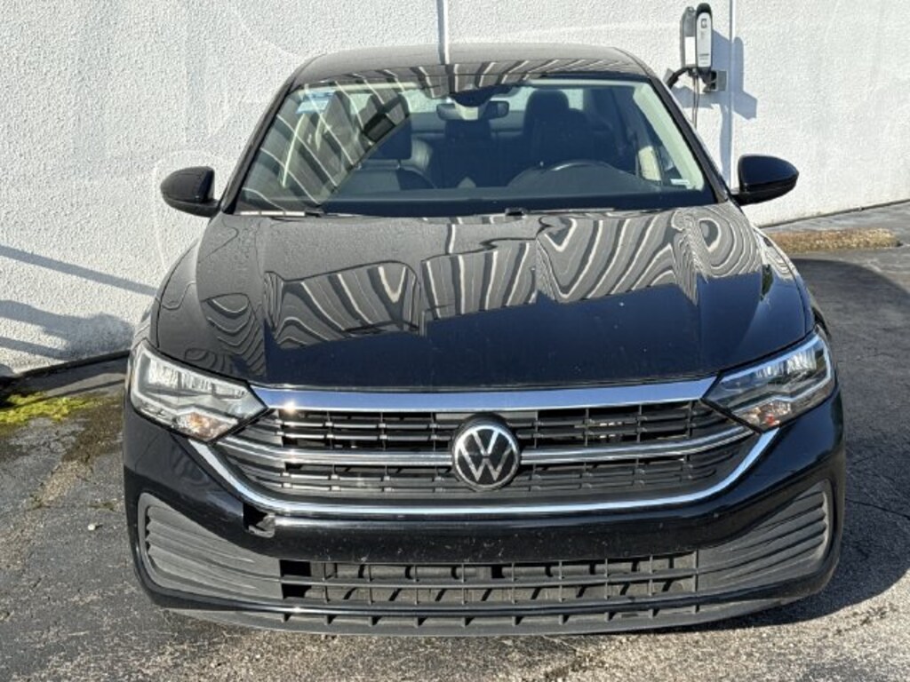 Used 2024 Volkswagen Jetta 1.5T SE Sedan