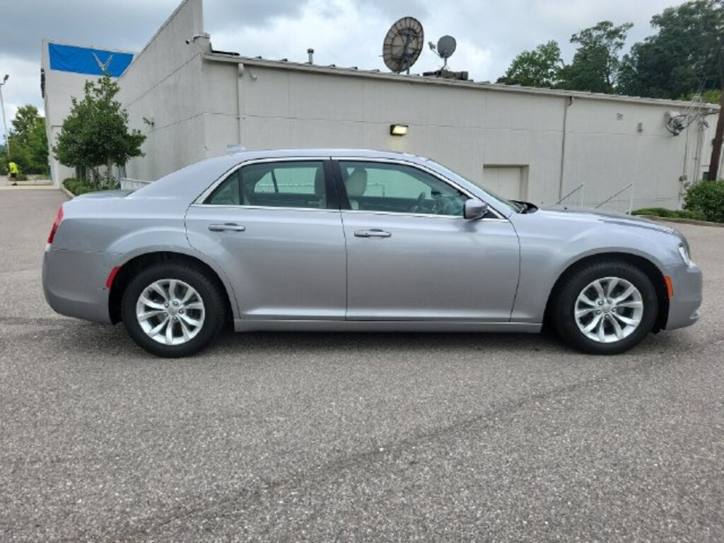 Used 2016 Chrysler 300 Limited Sedan