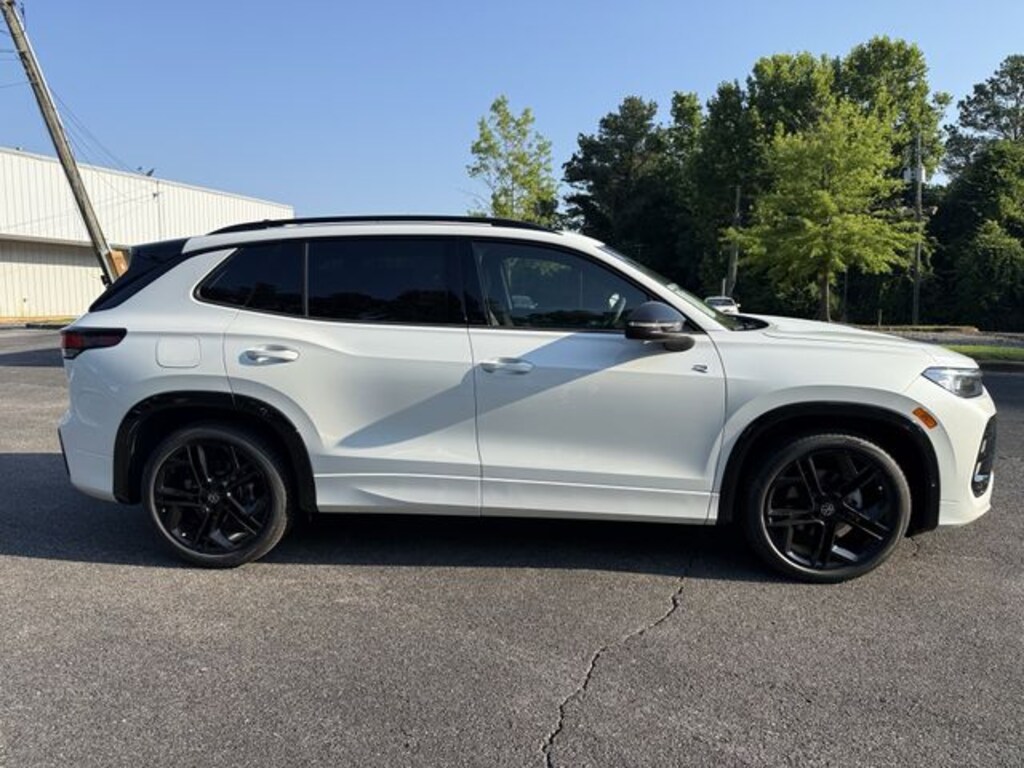 New 2026 Volkswagen Tiguan SE R-Line Black SUV