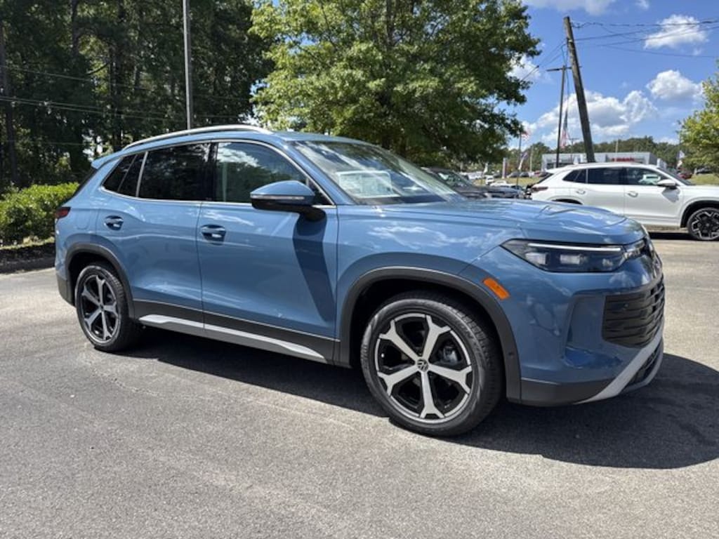 New 2026 Volkswagen Tiguan SE SUV