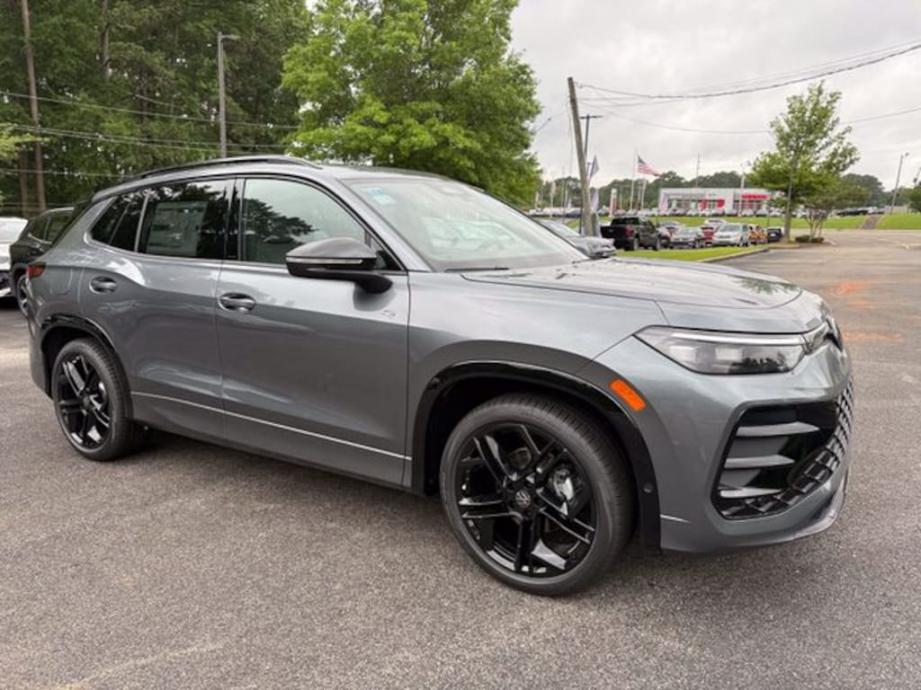 New 2026 Volkswagen Tiguan SE R-Line Black SUV