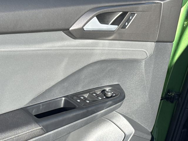 2026 Volkswagen Taos SE Black - Photo 9