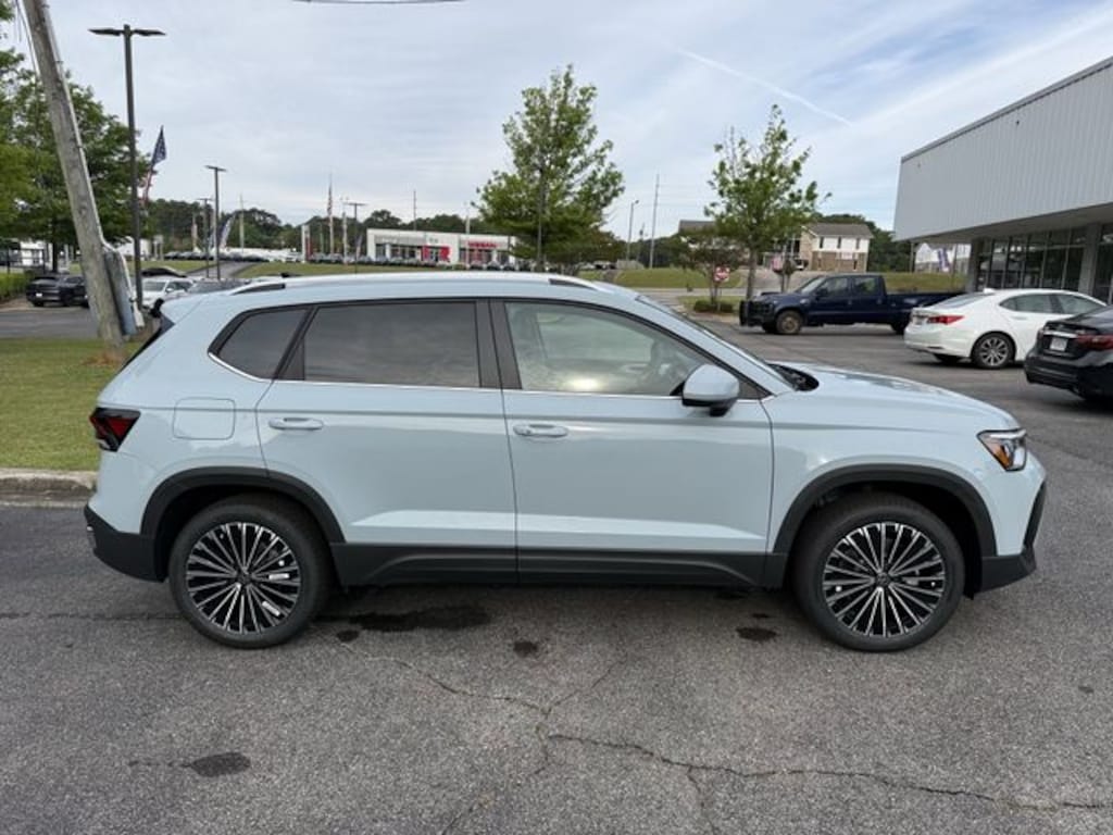 New 2026 Volkswagen Taos 1.5T SE SUV
