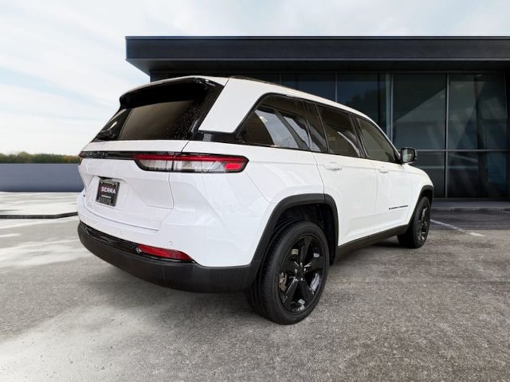 Used 2023 Jeep Grand Cherokee Altitude X SUV