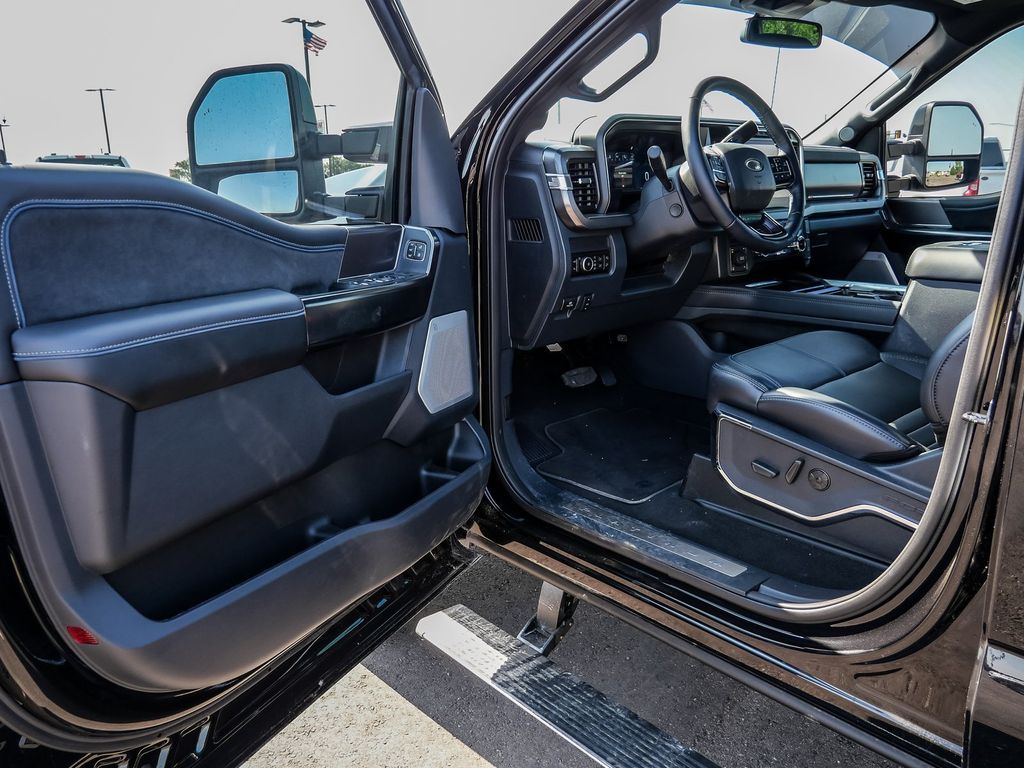 2026 Ford F-250 Super Duty Platinum - Photo 36