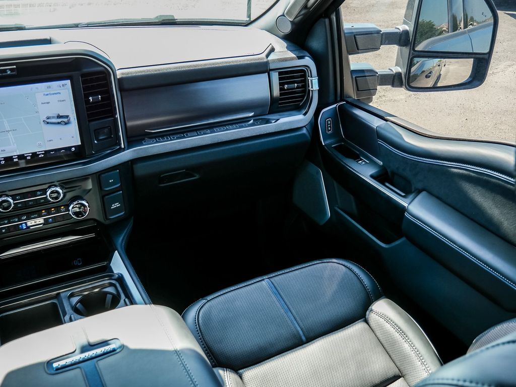 2026 Ford F-250 Super Duty Platinum - Photo 32