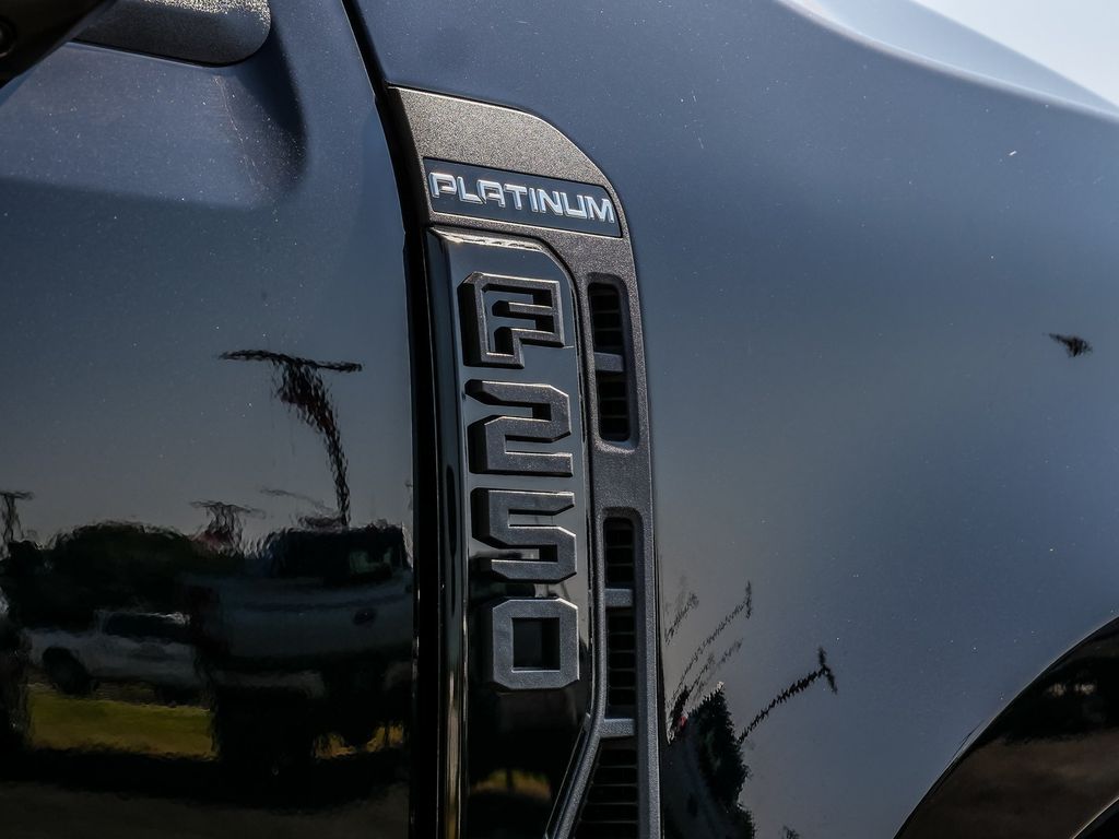 2026 Ford F-250 Super Duty Platinum - Photo 11
