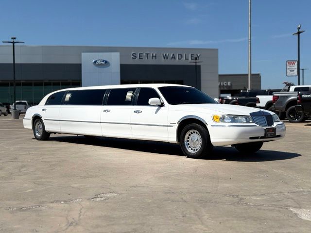 2002 Lincoln Town Car Executive