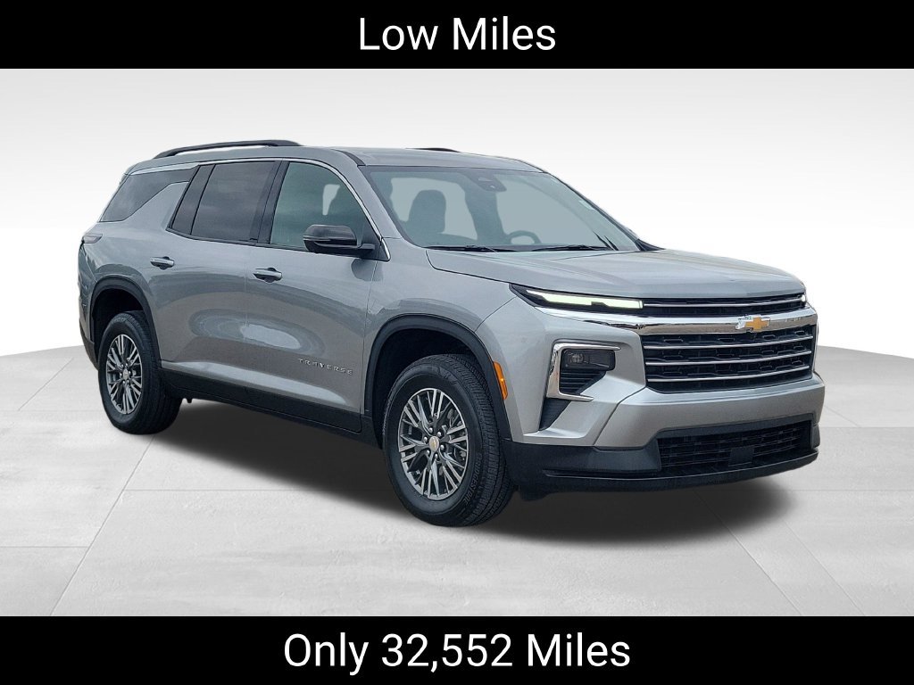 Used 2024 Chevrolet Traverse LT SUV