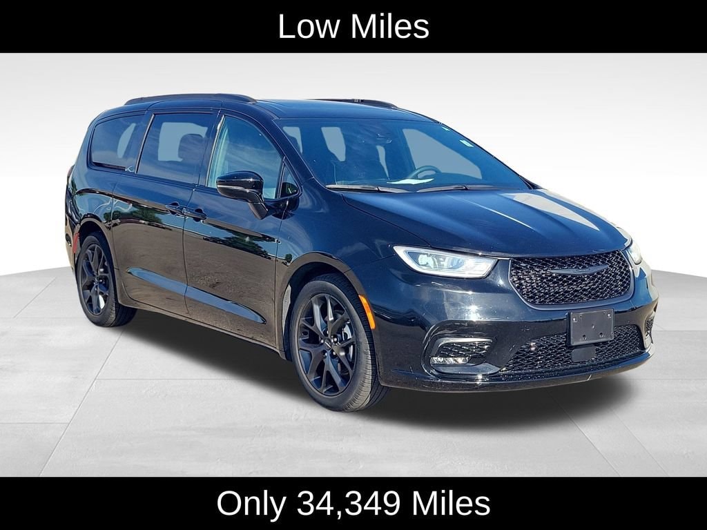 Used 2025 Chrysler Pacifica Limited Van Passenger Van