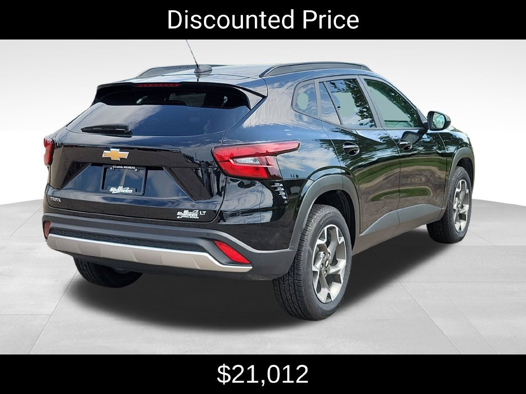 Used 2025 Chevrolet Trax LT SUV