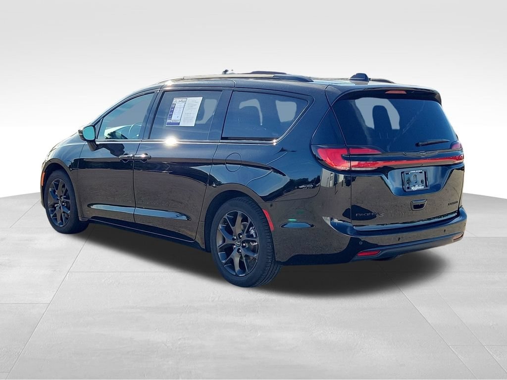 Used 2025 Chrysler Pacifica Limited Van Passenger Van