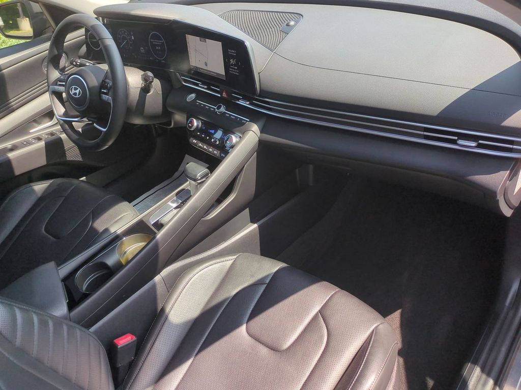 2024 Hyundai Elantra Limited - Photo 27