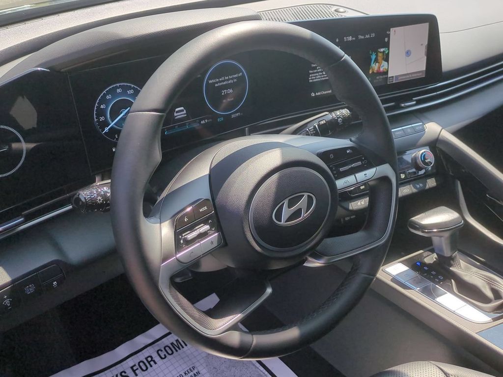 2024 Hyundai Elantra Limited - Photo 13