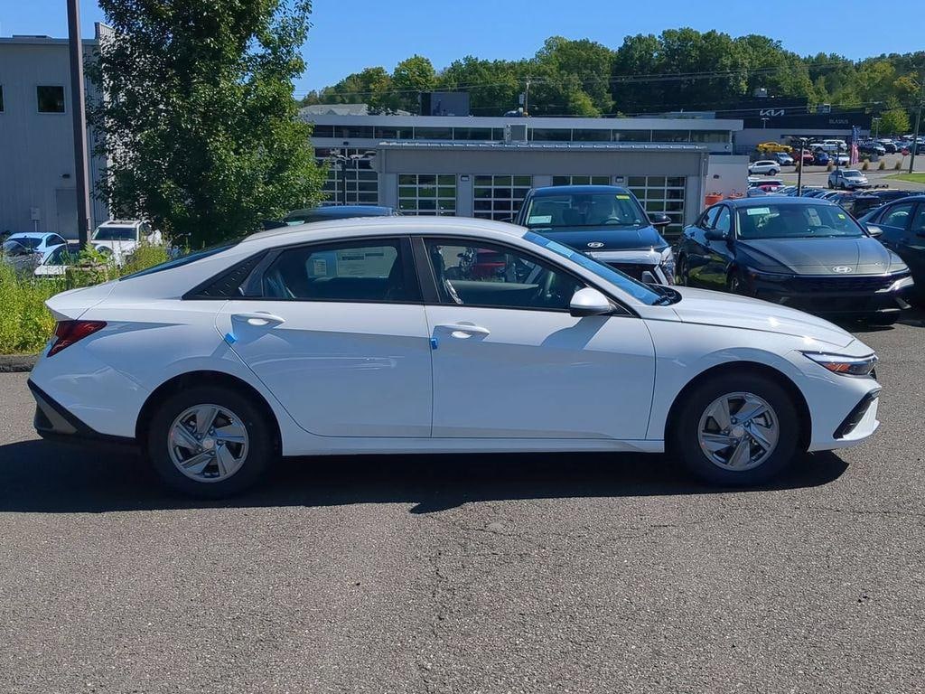 New 2026 Hyundai Elantra SE Sedan