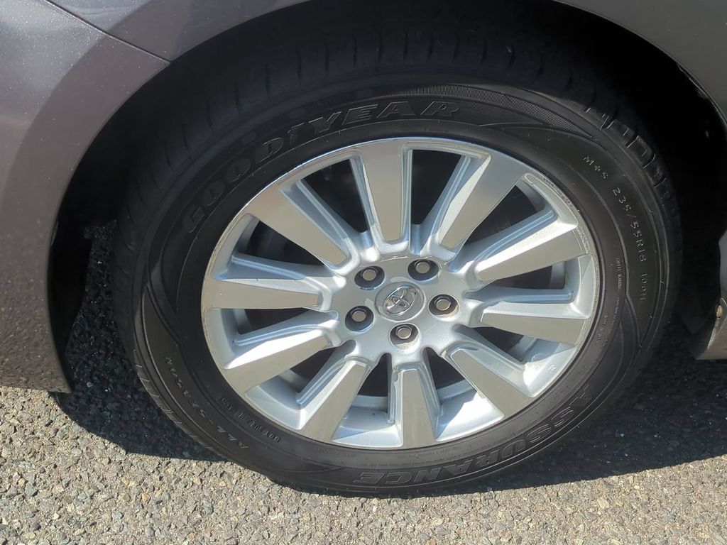 2017 Toyota Sienna LE - Photo 9