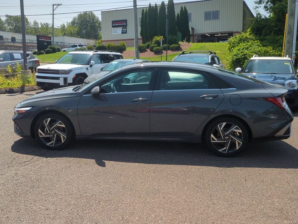 2024 Hyundai Elantra Limited - Photo 6