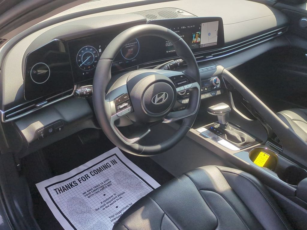 2024 Hyundai Elantra Limited - Photo 12