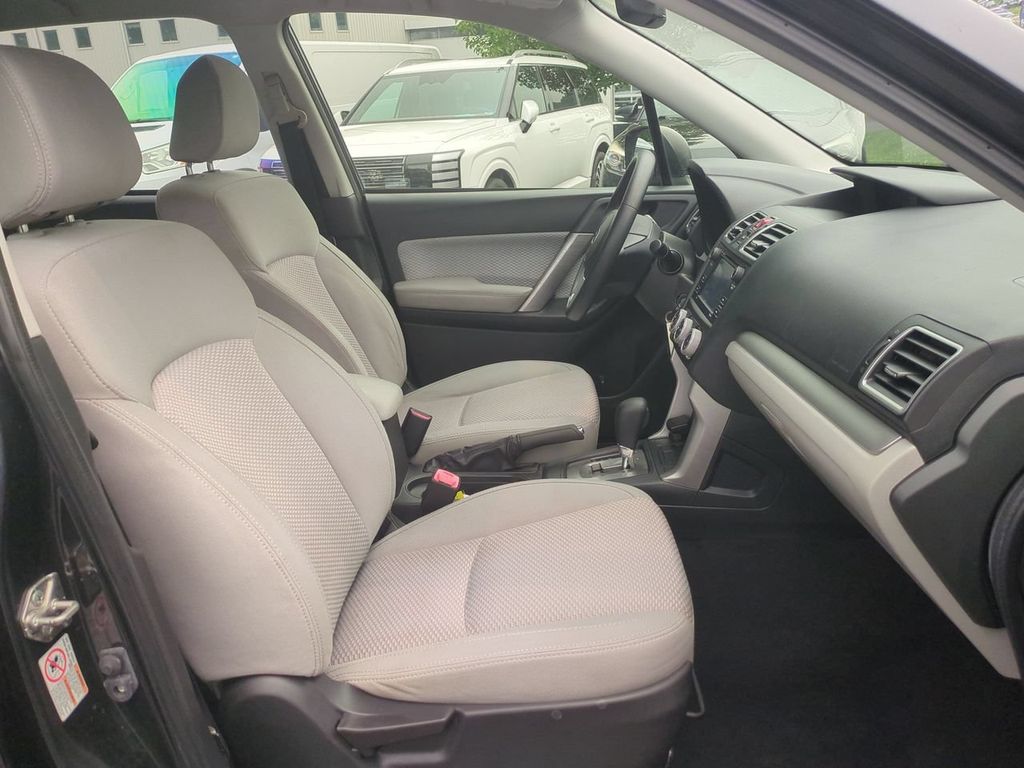 2017 Subaru Forester Base - Photo 25