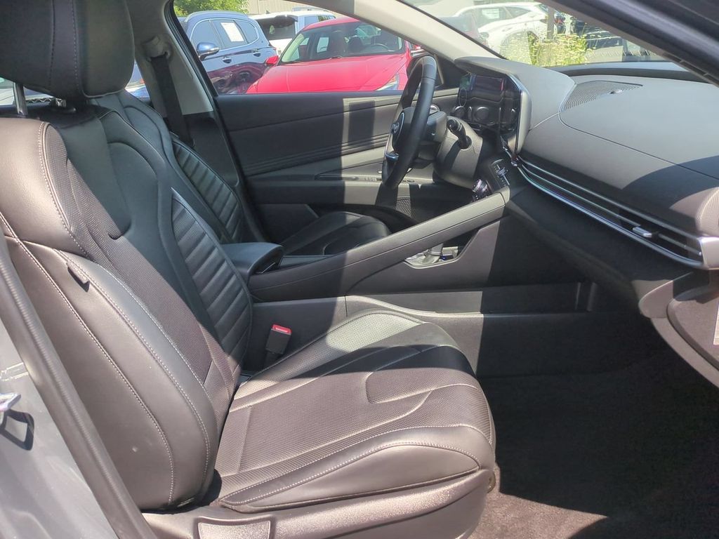 2024 Hyundai Elantra Limited - Photo 26