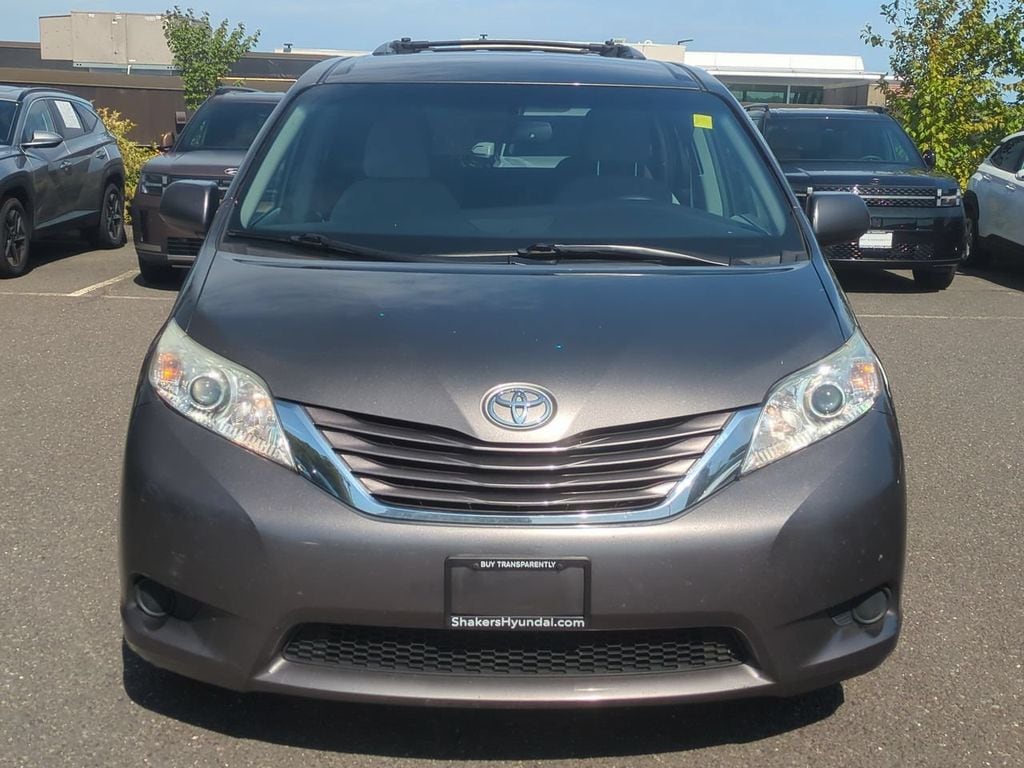 2017 Toyota Sienna LE - Photo 8