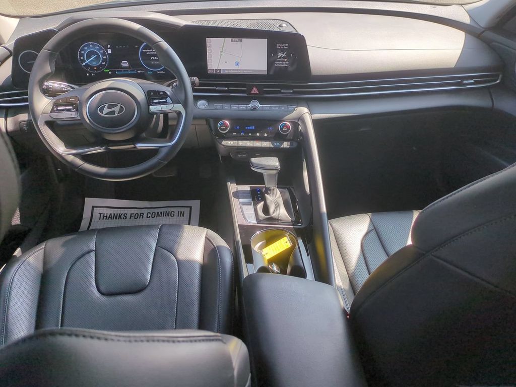 2024 Hyundai Elantra Limited - Photo 22