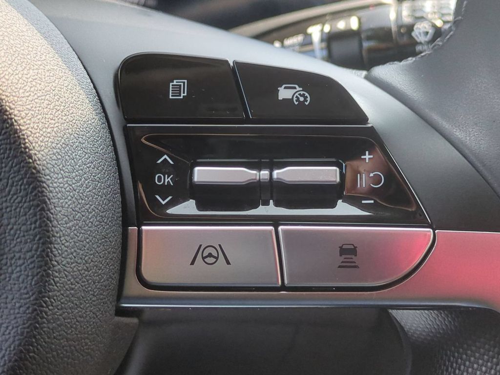 2024 Hyundai Elantra Limited - Photo 15