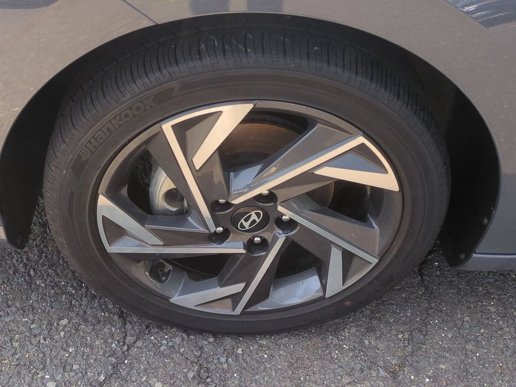 2024 Hyundai Elantra Limited - Photo 9