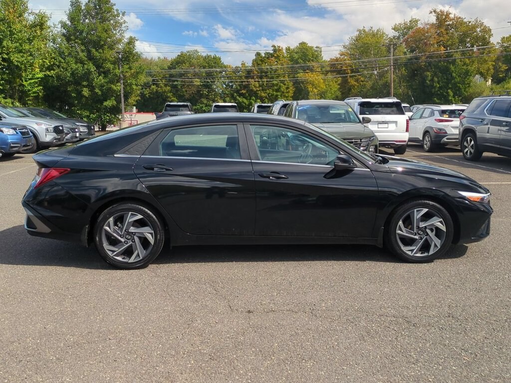 Certified 2025 Hyundai Elantra Limited Sedan