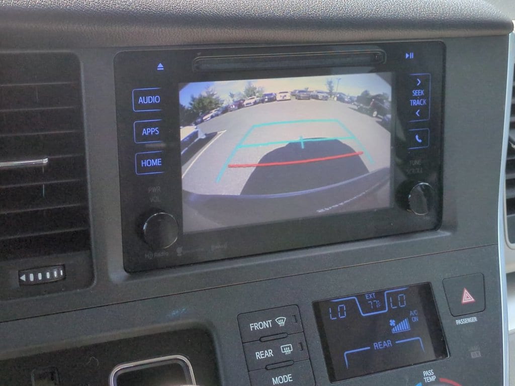 2017 Toyota Sienna LE - Photo 19