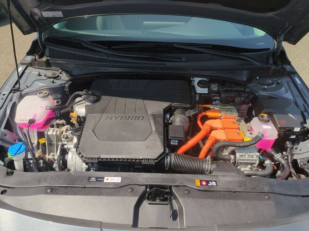 2024 Hyundai Elantra Limited - Photo 28
