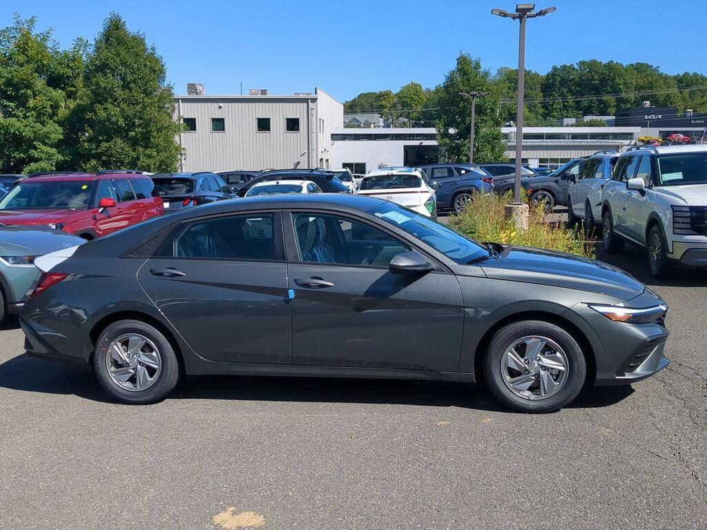 New 2026 Hyundai Elantra SE Sedan