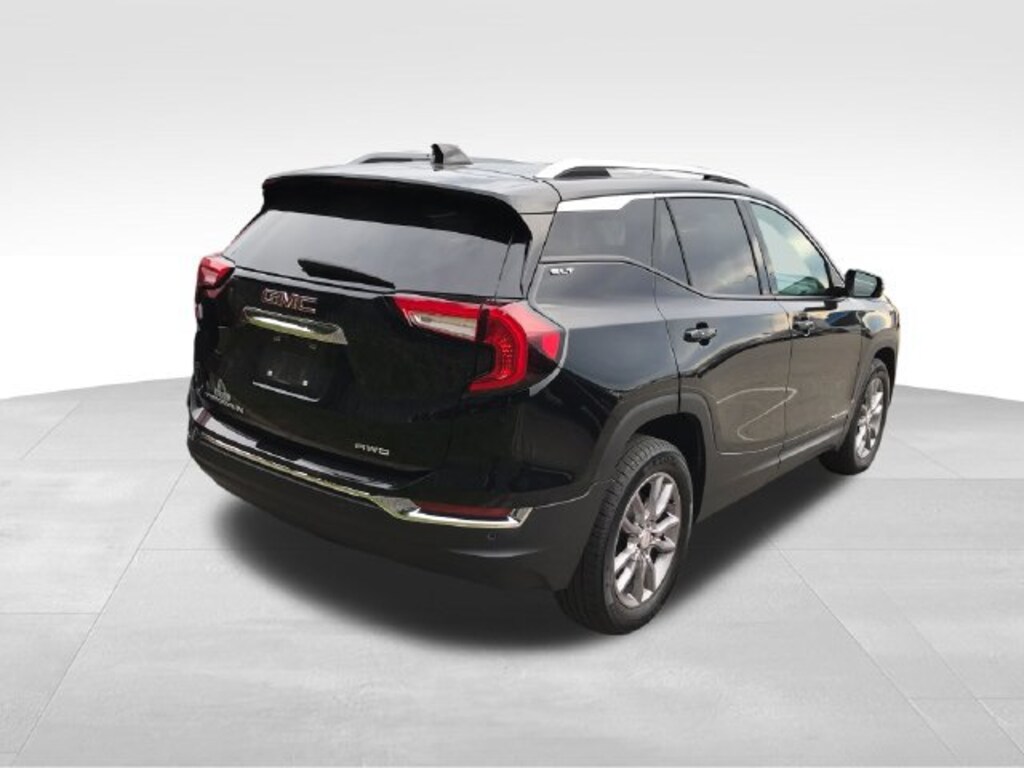 Used 2024 GMC Terrain SLT SUV