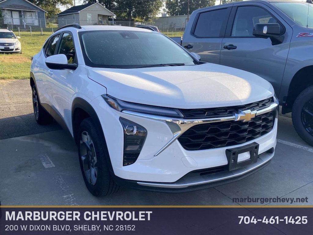 Used 2025 Chevrolet Trax LT SUV
